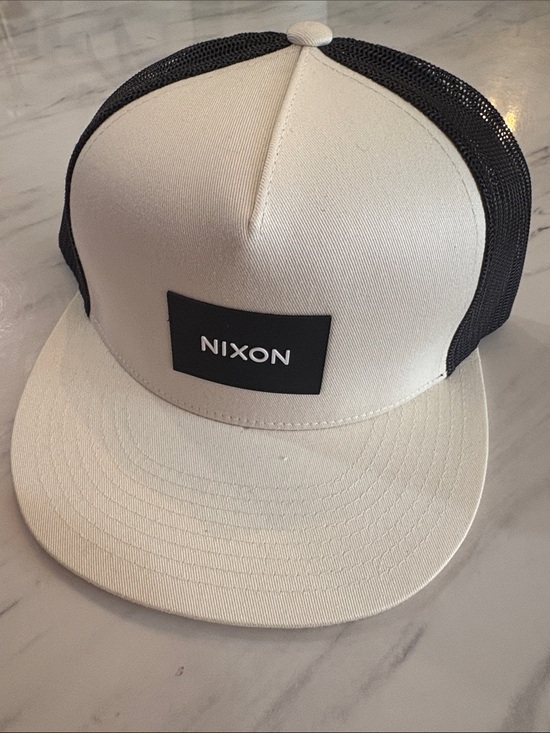 Nixon Other - Nixon Two-Tone White Front Black Mesh Trucker Hat